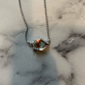 Kendra Scott necklace